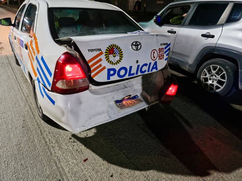 En Ushuaia un joven chocó contra un patrullero