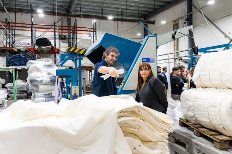 La ministra de Producción visitó la textil Australtex