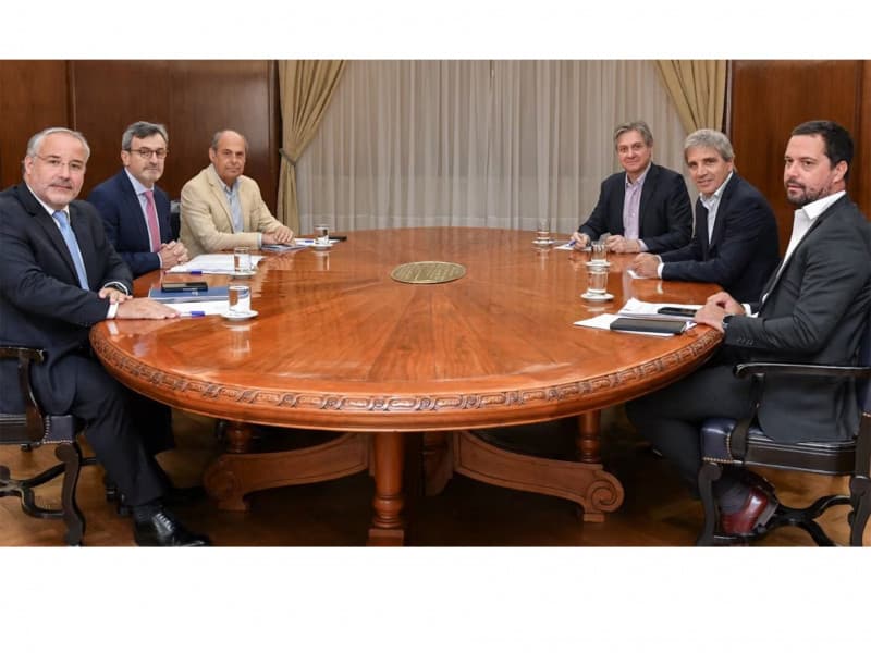 Luis Caputo se reunió con el jefe de la Unión Industrial