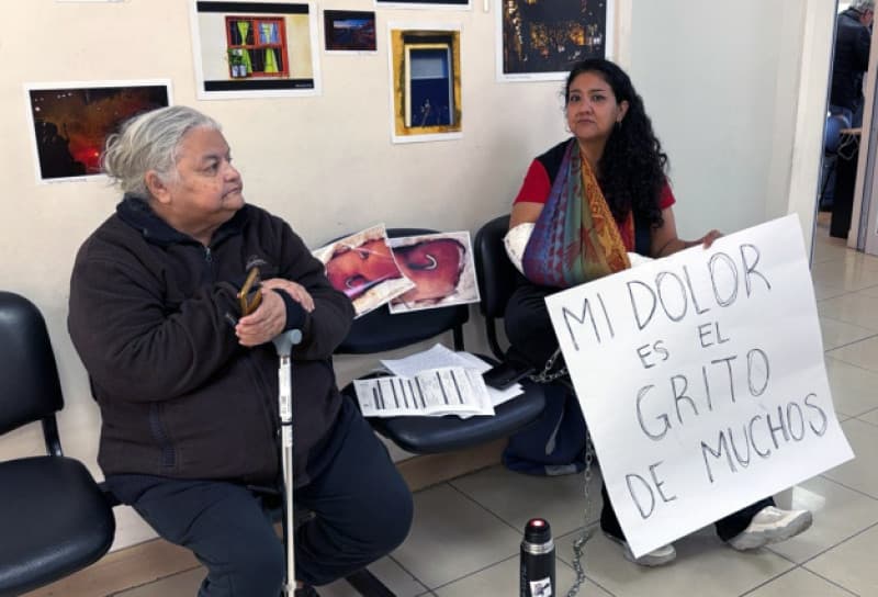Operaron a la enfermera que esperaba una prótesis