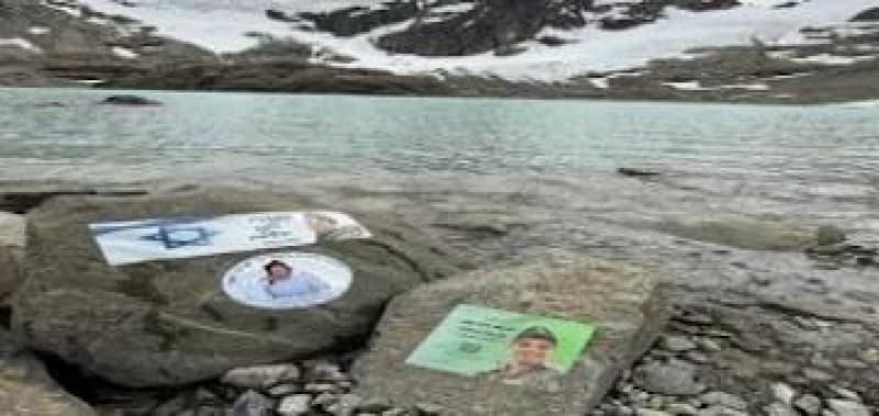 Turistas vandalizan Tierra del Fuego con stickers