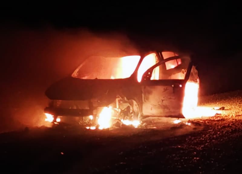 Un auto se incendió en la ruta a Estancia José Menendez