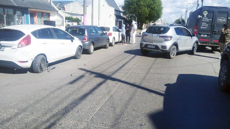 Una mujer se descompensó y provocó un choque multiple