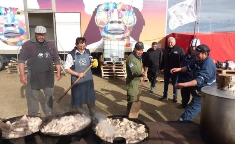 Vigilia y tradición: Prepararán 2.500 porciones de locro