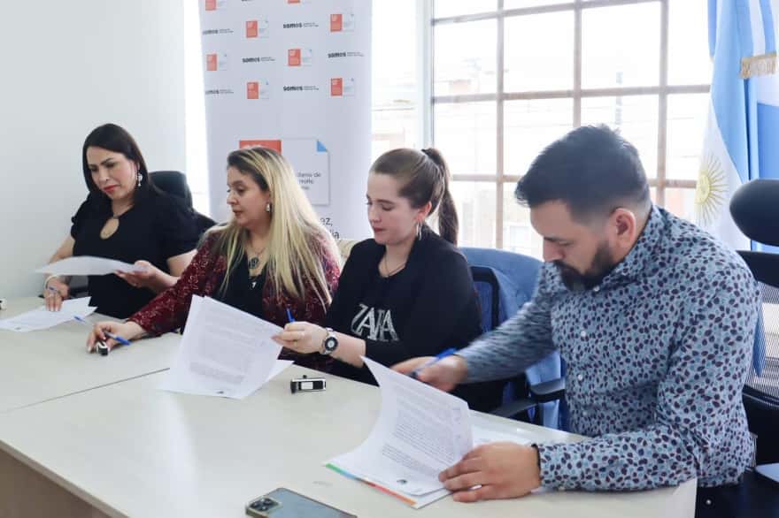 Gobierno y Fundación Alavi firmaron convenio sobre protección de derechos de infancias y adolescentes