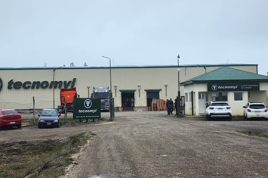 Tecnomyl denuncia restricciones para importar insumos y peligran 80 puestos de trabajo