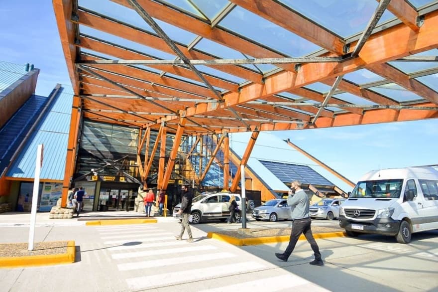 No la dejaron amamantar a su bebé en el aeropuerto de Ushuaia y los denunció