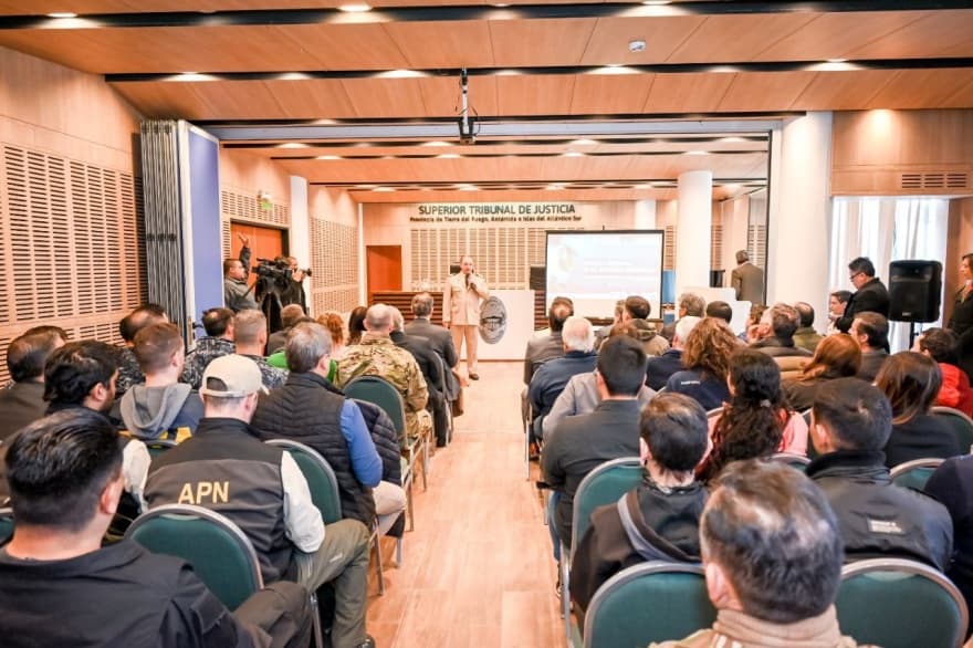 Prefectura realizó jornada sobre control y vigilancia de los espacios marítimos en Ushuaia