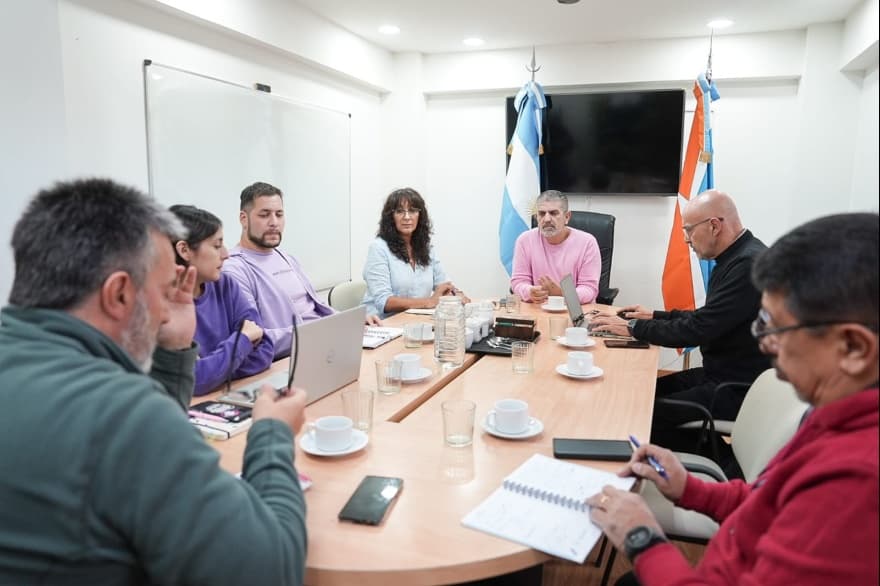 Gobierno ofreció a docentes fueguinos un 22% de mejora salarial en dos tramos