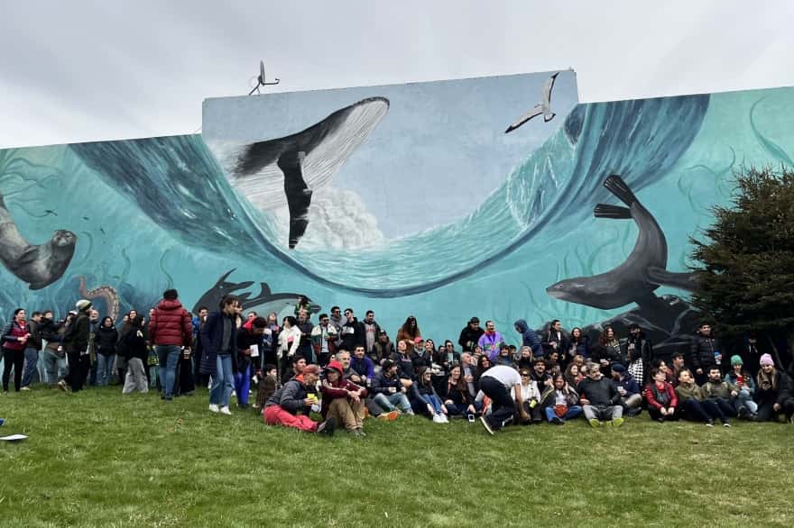 “El pulso del mar”, el imponente mural en Ushuaia que invita a proteger los bosques sumergidos