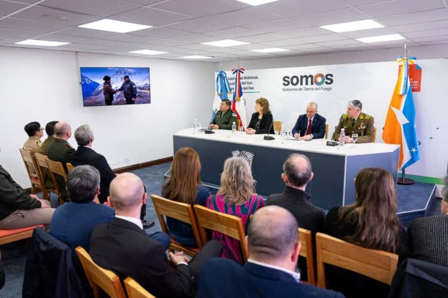 Gendarmes y carabineros de Tierra del Fuego comparten por primera vez un seminario conjunto