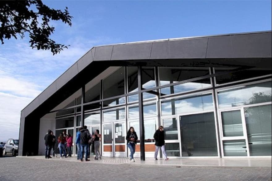 Con más de 25 carreras disponibles, esta semana culmina la inscripción para ingresar a la UNTDF