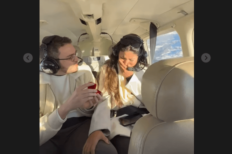 Amor en el aire: le propuso matrimonio en Ushuaia y en pleno vuelo
