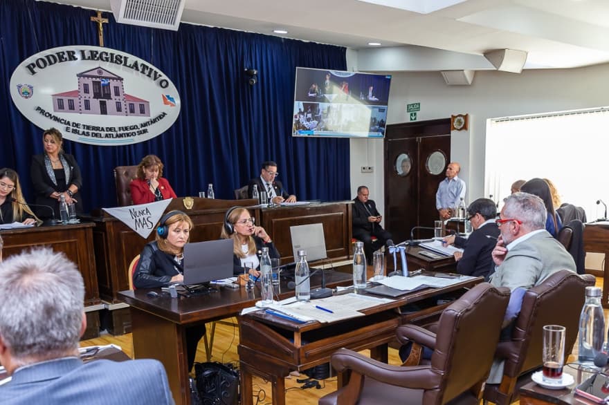 En medio de la crisis, legisladores y APEL acordaron un aumento salarial del 10%