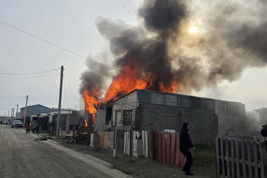 Incendio en Río Grande: una persona con quemaduras y tres viviendas afectadas