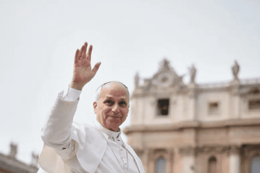 Buscan voluntarios para la visita del Papa León a la Argentina: cómo inscribirse y cuáles son los requisitos