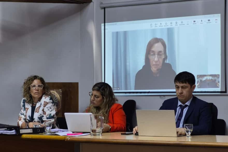 "Vivía amenazada": Carla Kirstein relató cómo Guzmán utilizaba su poder judicial para intimidarlaGuzmán llega a juicio con dos de las tres acusaciones por violencia de género prescriptas“Hoy es el comienzo del fin”: el mensaje de Carla Kirstein antes del juicio contra el exrelator del Superior Tribunal"Ella me dijo que se cayó en el hielo": la versión de Marcelo Guzmán en el juicio por violencia de género