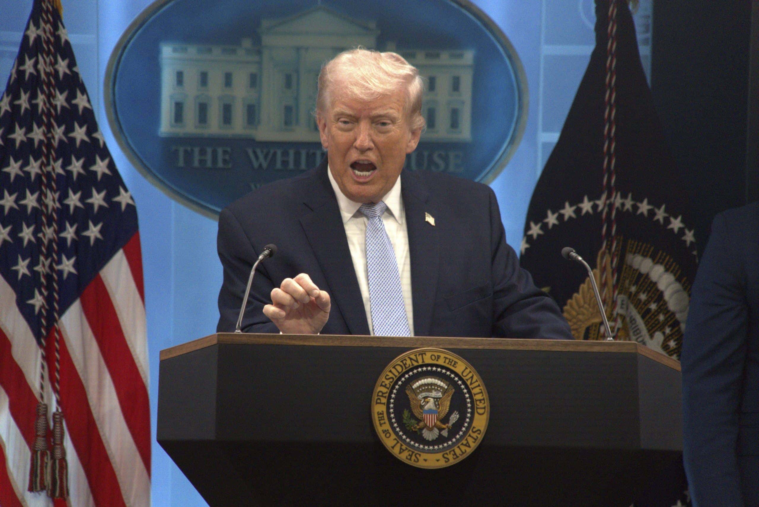 Estados Unidos planea usar “madre de todas las bombas” contra Irán, según CNN