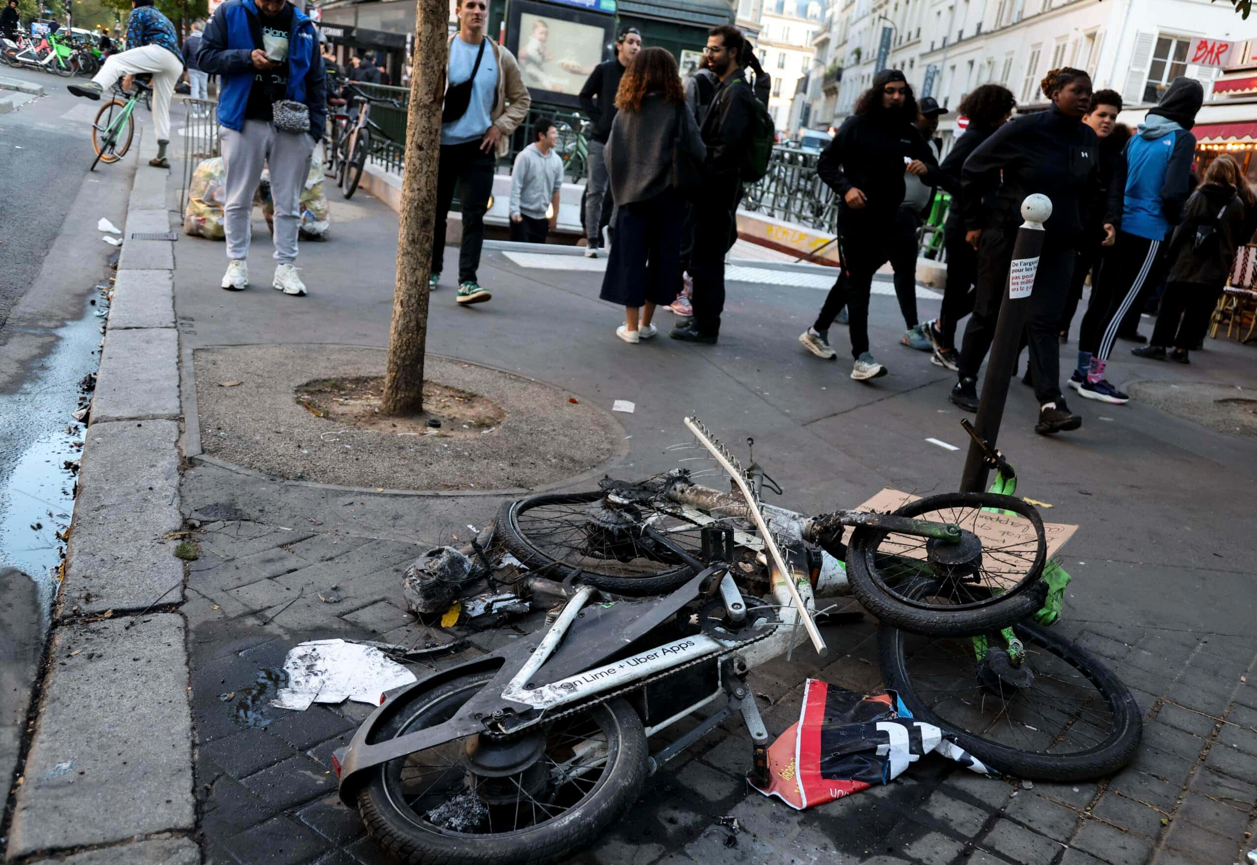 El Gobierno de Francia decretó toques de queda parciales tras la ola de disturbios