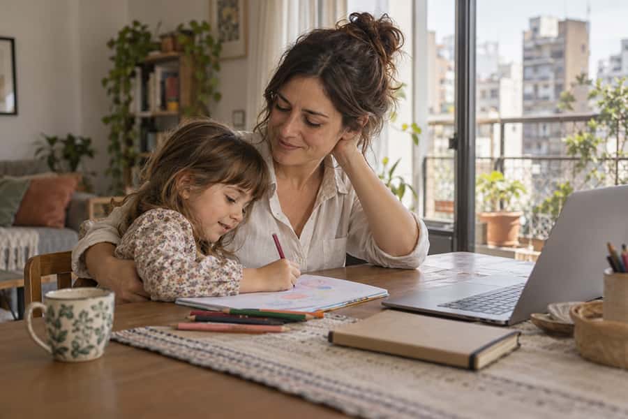 Nacen 1.000 niños menos por día que hace una década