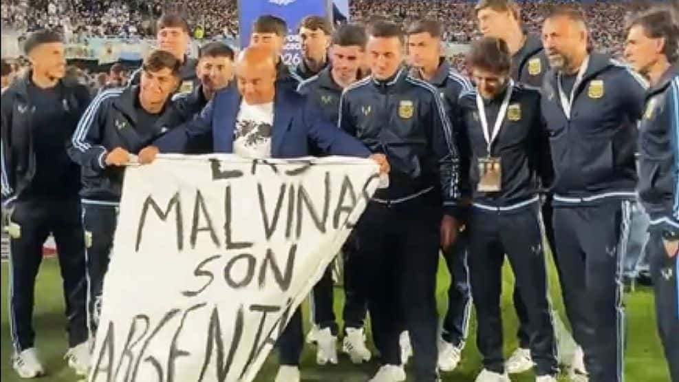 “Provocadora”: críticas en Reino Unido a la bandera de Malvinas en la despedida de Messi
