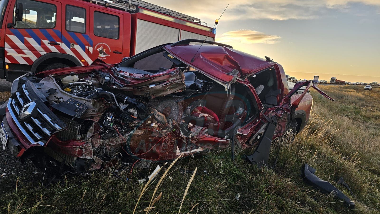 (VIDEO) Por un choque frontal en la Ruta n°3, tres personas resultaron lesionadas