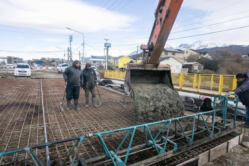 Se hormigonó la mano restante del puente sobre el Arroyo Grande
