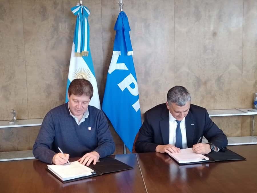 El Gobierno inició el proceso formal de acuerdo con YPF para el traspaso de su actividad en la provincia