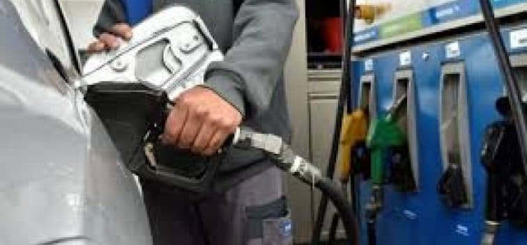 Gobierno modificó la calidad de las naftas para contener las subas de los combustibles