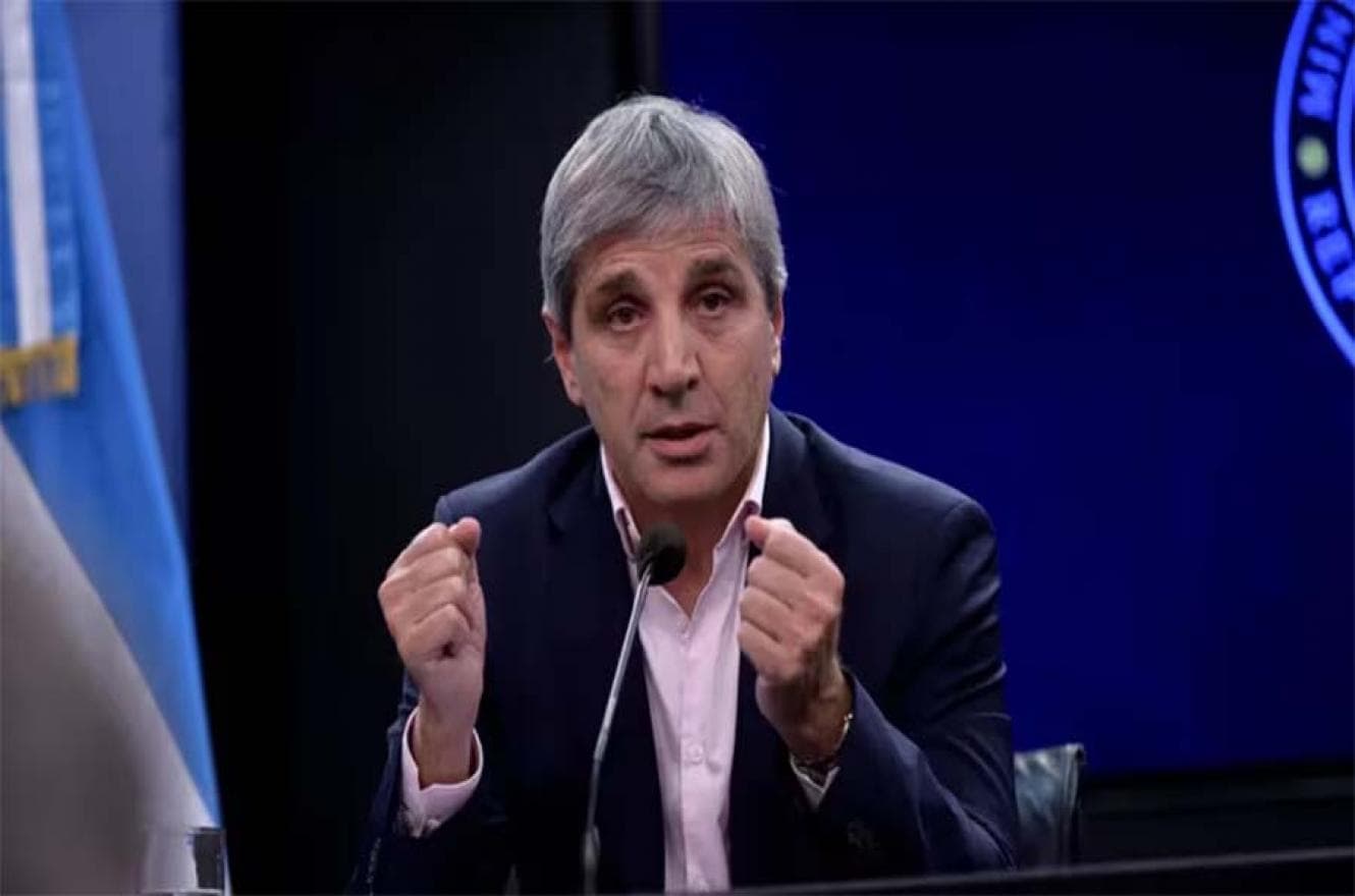 Denunciaron penalmente a Luis Caputo por manipulación de los números del INDEC