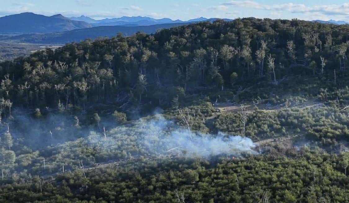 Trabajan para consolidar el control y evitar la propagación del incendio declarado en Estancia San Justo