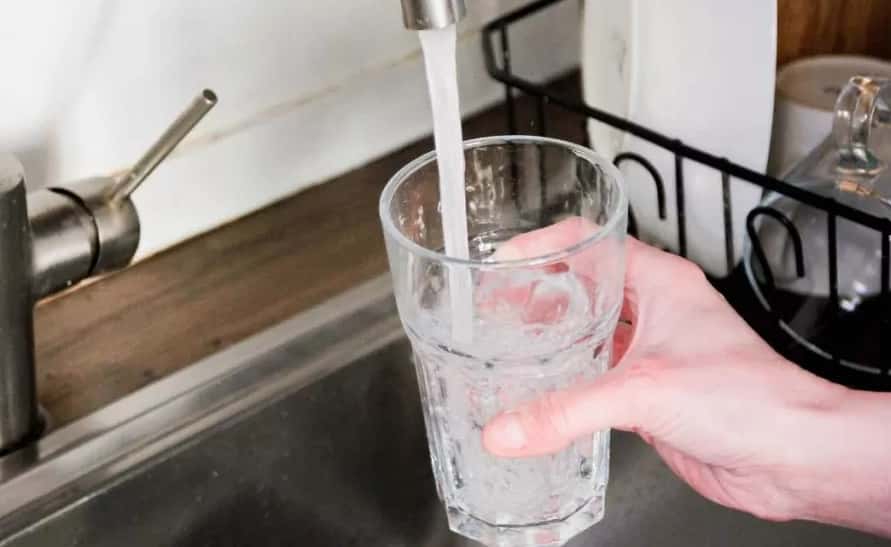La Justicia ordena suspender cortes de agua residenciales por falta de pago