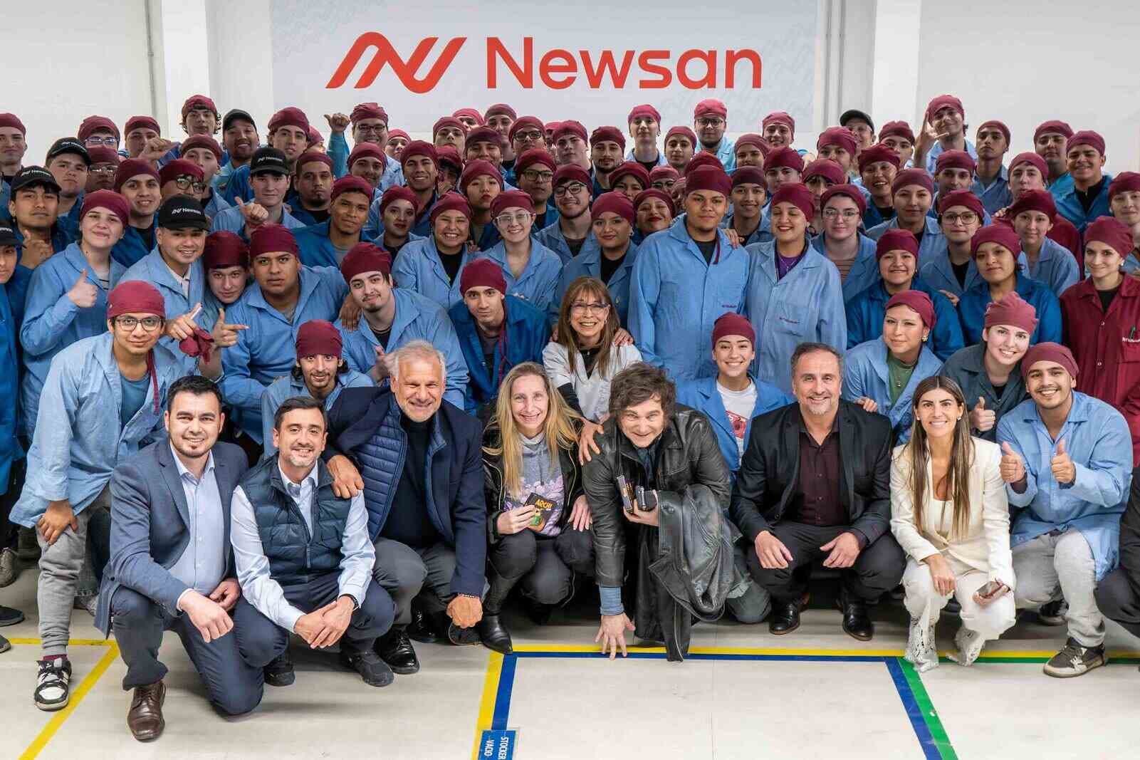 El Presidente Milei visitó las plantas productivas de Newsan en Ushuaia