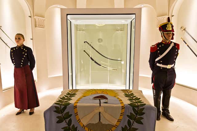 Nación confirmó el traslado del sable corvo de San Martín al Regimiento de Granaderos