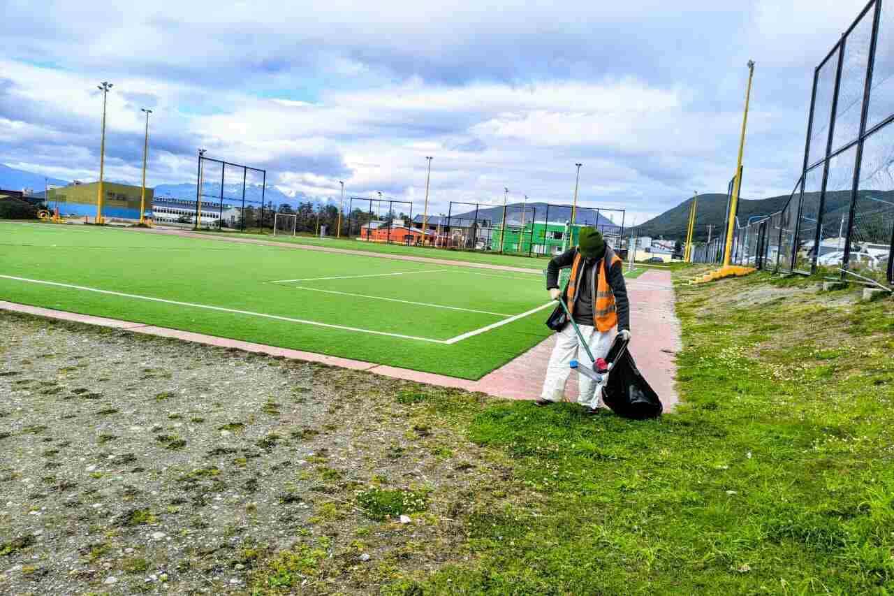 El Municipio de Ushuaia realiza tareas de mantenimiento en espacios recreativos