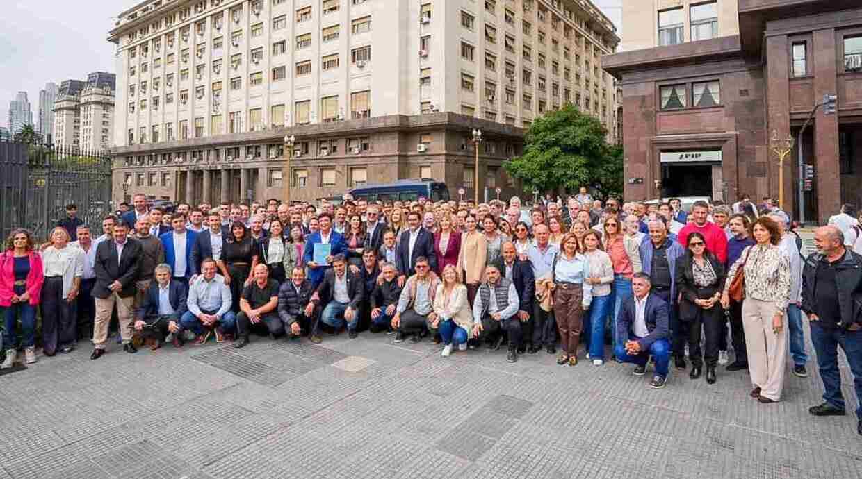 Martín Perez participó del reclamo federal de intendentes ante nación: “Bajen las naftas, activen las obras”
