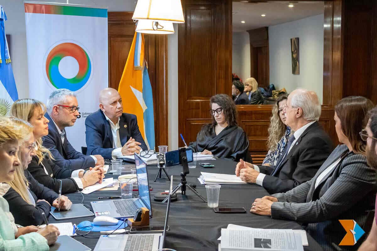Leolabs: Legisladores y Legisladoras encabezaron una sesión de la Comisión Especial Investigadora
