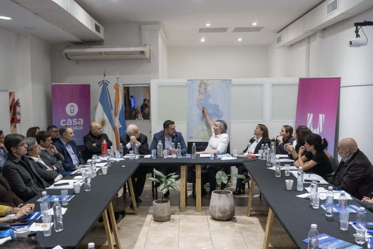 Vuoto mantuvo una reunión estratégica con diputados nacionales para defender la Argentina Bicontinental desde la Capital de Malvinas