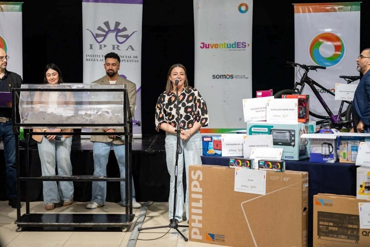 Gobierno realizó el sorteo de Impulso Egreso que alcanzó a 35 instituciones educativas