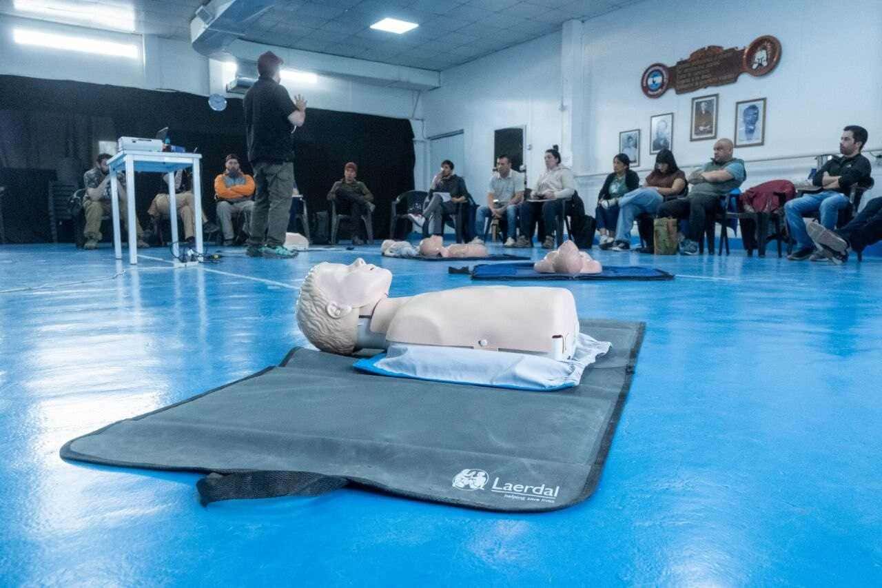 La Municipalidad de Ushuaia realizó la primera Jornada de capacitación en Primeros Auxilios, RCP Y DEA