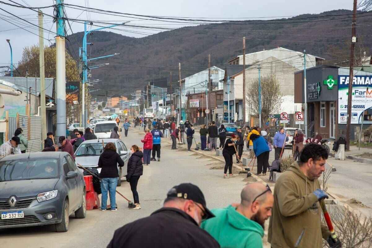 El Municipio llevó adelante una jornada de limpieza con la colaboración de más de 100 personas