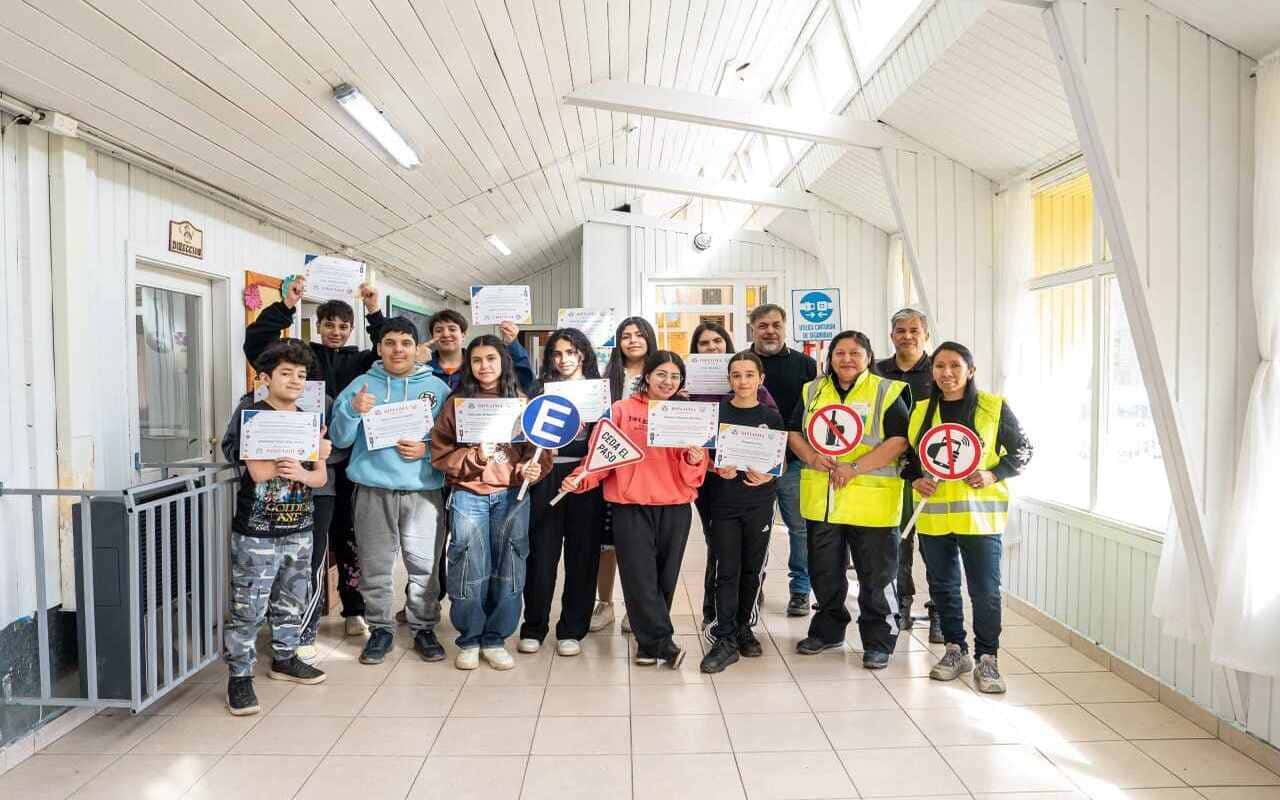 Tierra del Fuego celebró el Día del Camino y la Educación Vial con una jornada de trabajo en la Ruta nº3 y una charla de concientización en la Escuela Rural Nº6