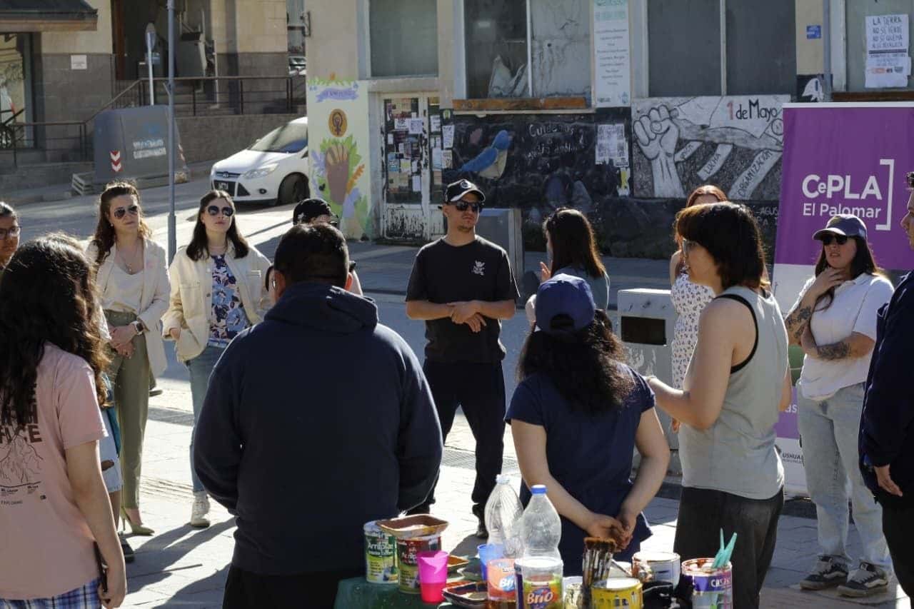 El CEPLA realizó una nueva jornada de “Pausa y Expresión” con un mural comunitario
