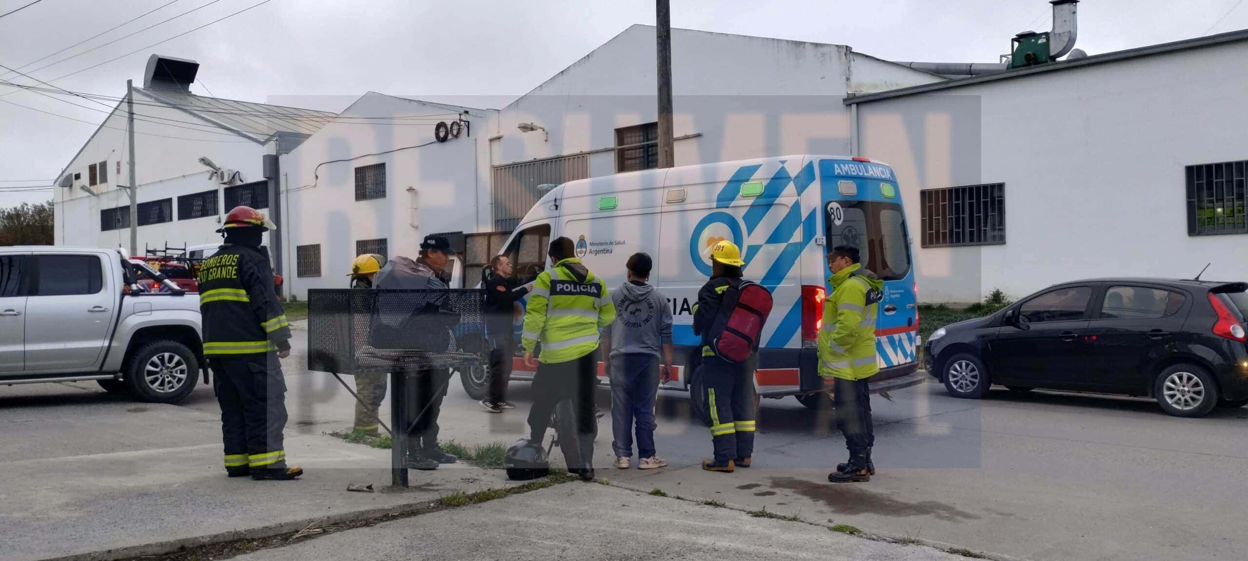 Un hombre fue atropellado por una moto mientras cruzaba la calle