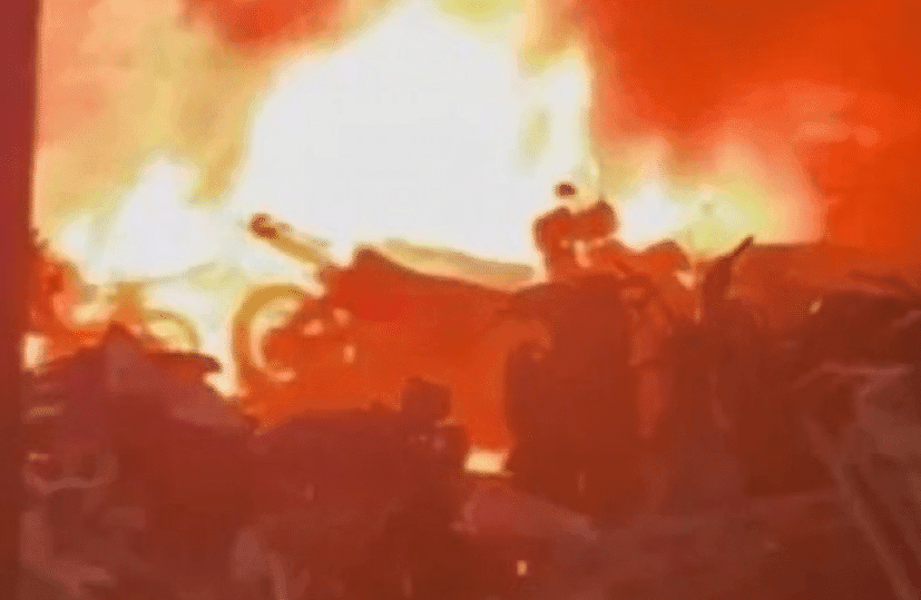 CALETA OLIVIA: Incendio destruyó unas 100 motos secuestradas