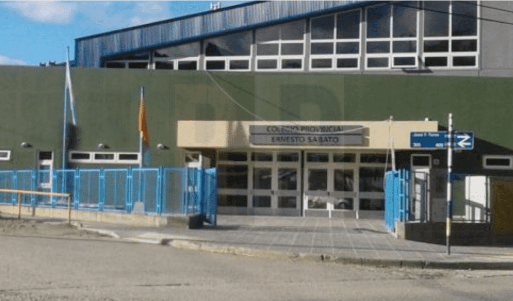Un alumno del Colegio Ernesto Sábato de Ushuaia intentó ingresar con un cuchillo