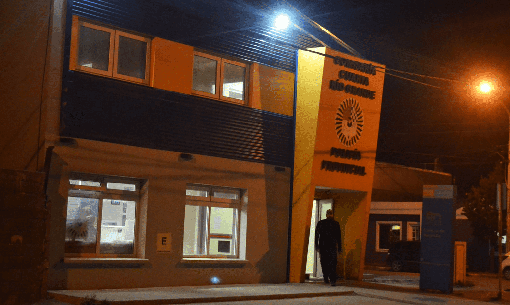 La policía aprehendió a varias personas en la Margen Sur