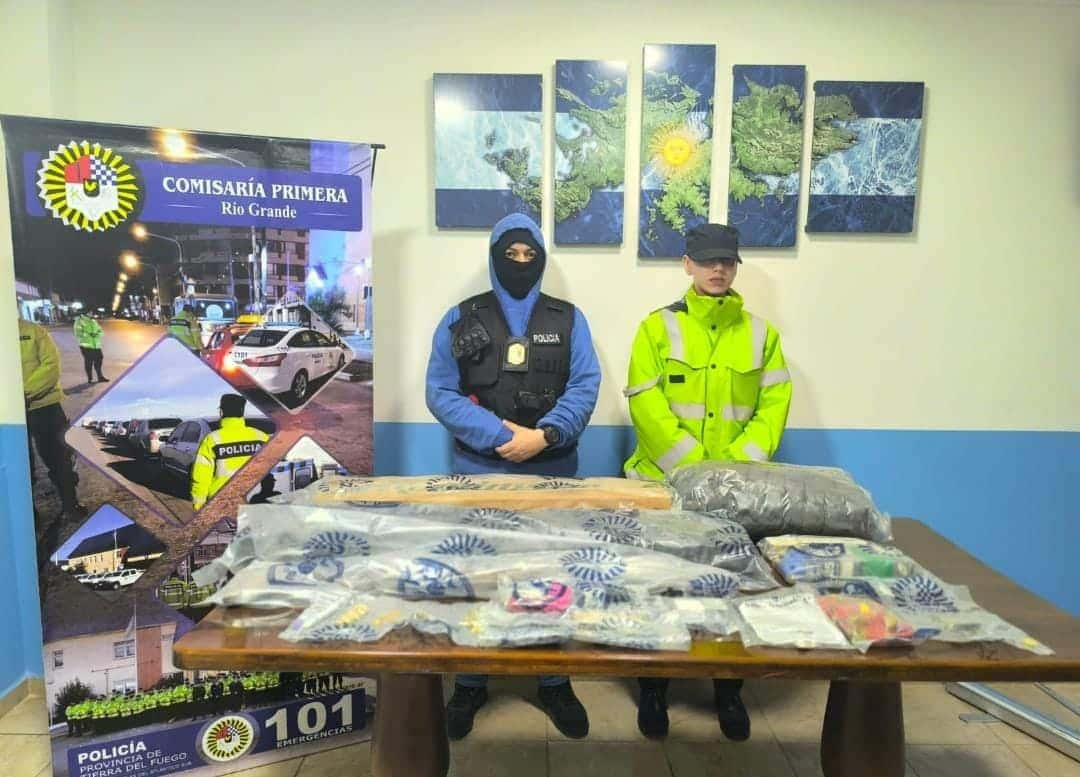 Policías encontraron en un auto armas de fuego, municiones y joyas
