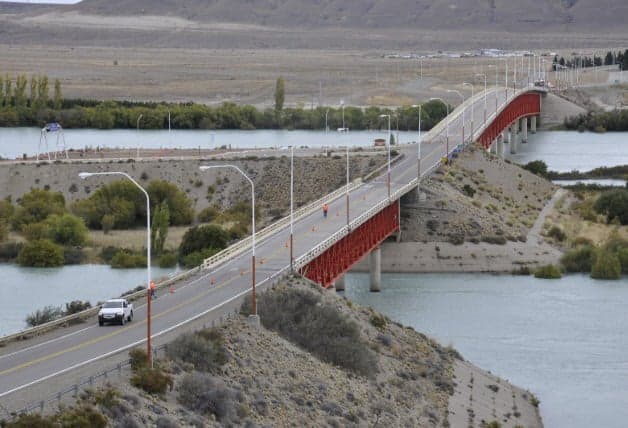 Comienza la reparación del puente sobre el río Santa Cruz