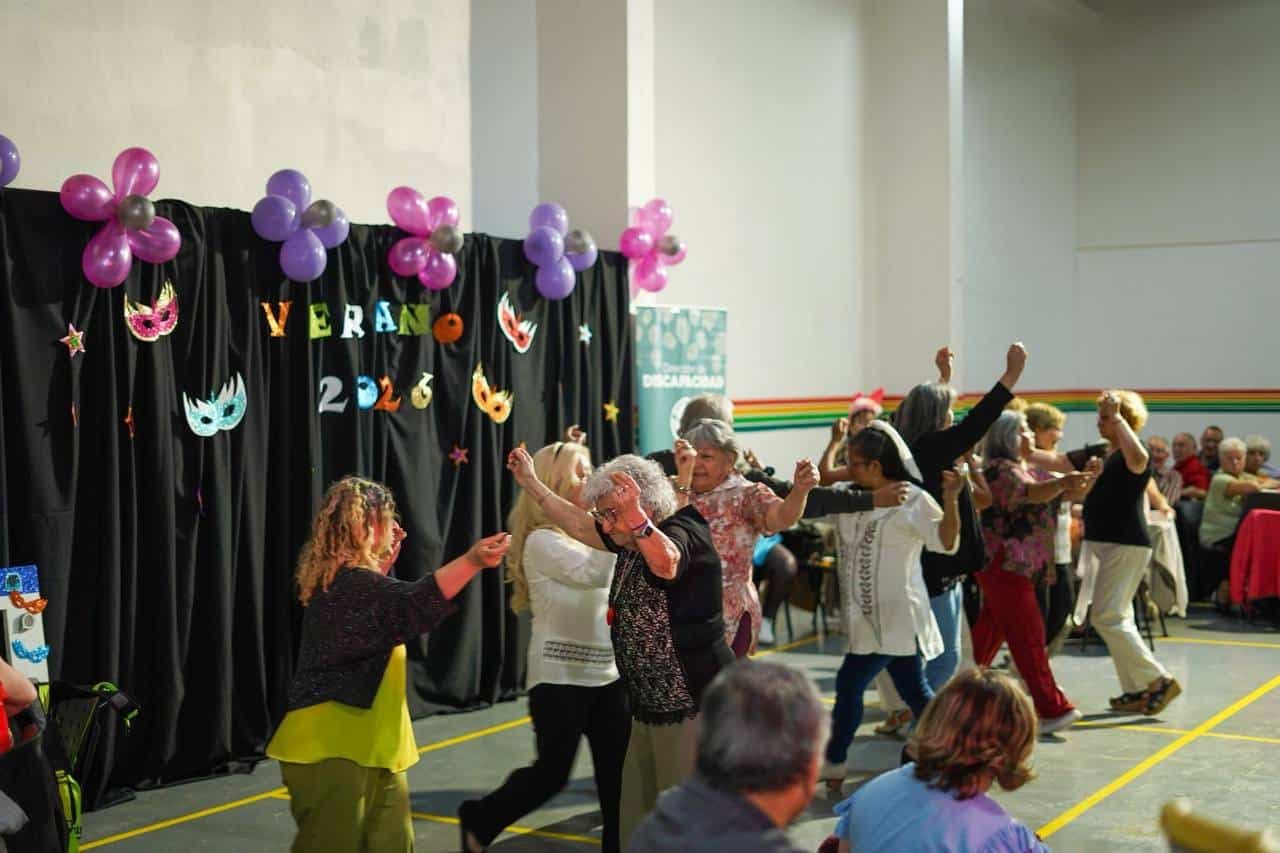 Fiesta carioca en el cierre de las colonias para mayores
